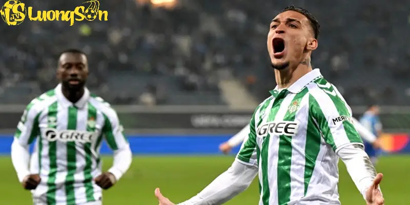 Antony hòa nhập triết lý tấn công Betis và liên tục tỏa sáng